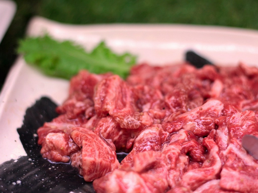 しっかりと味が染み込み、何枚でも食べたい味　『味付けカルビ』