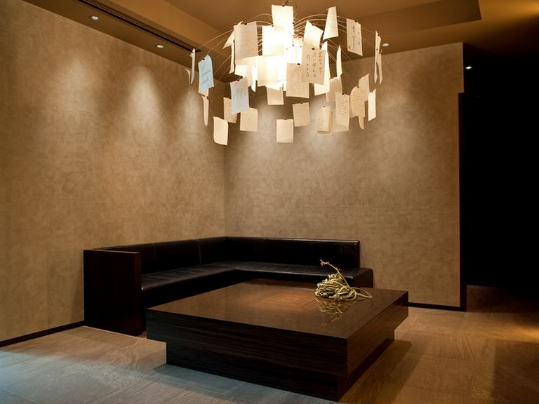 シンプルさを神髄とする岸田氏の意向が反映された店内