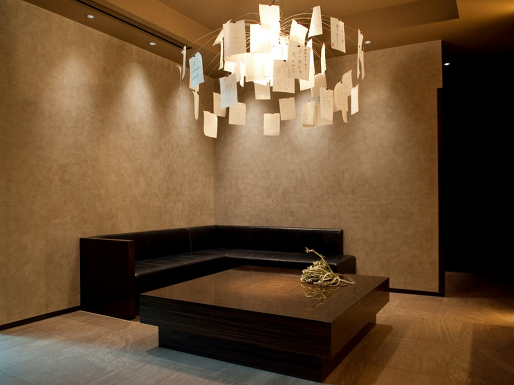 シンプルさを神髄とする岸田氏の意向が反映された店内