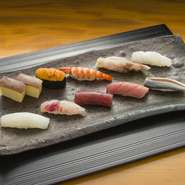 宮崎県産の旬の魚介を中心に、熟成させたネタをベテランの職人たちがにぎってくれます。