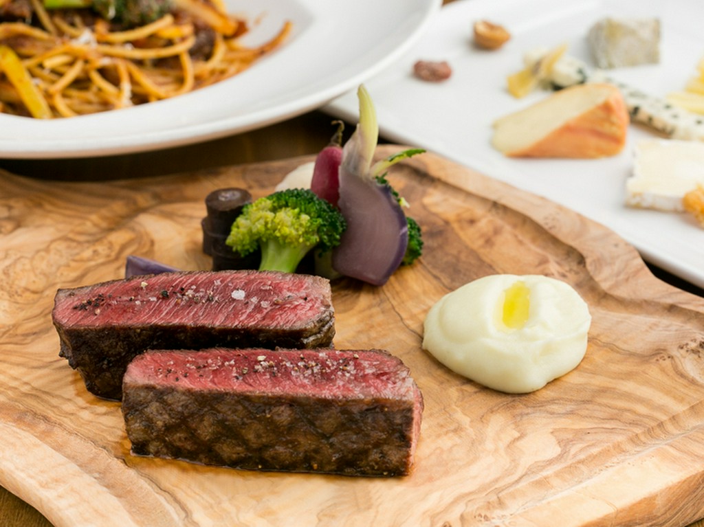 和牛もも肉のグリエ　GULF’ｓ特製たまり醤油のソース