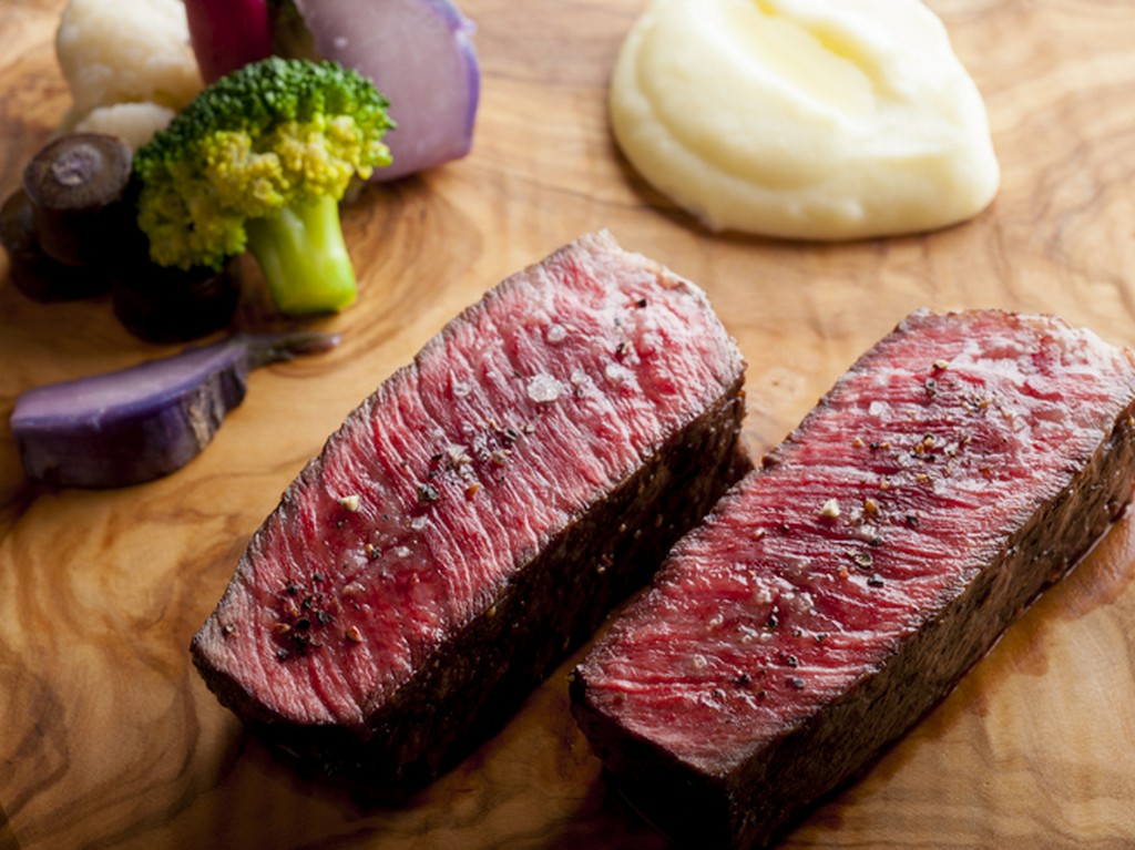 『和牛もも肉のグリエ』自家製たまり醤油のソースで