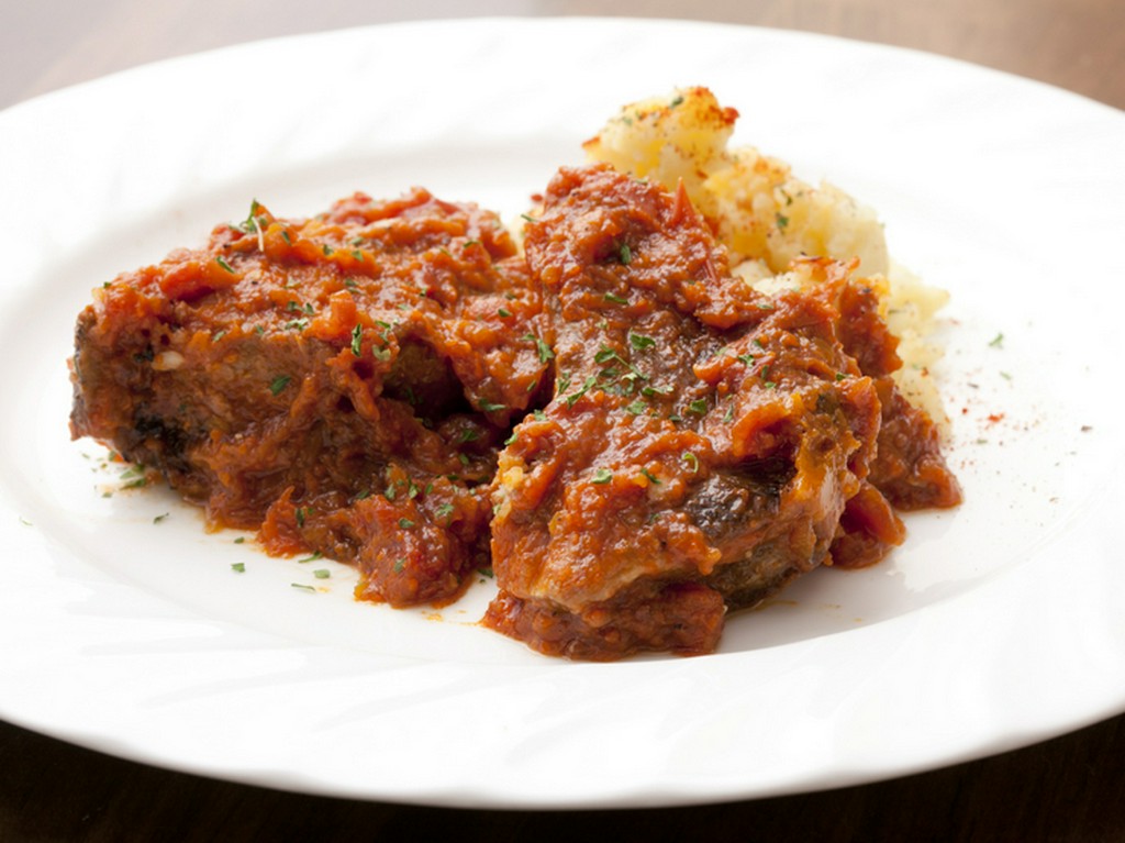 野菜の旨みが溶け込んだ『国産ポークスペアリブのとろとろトマト煮込み』