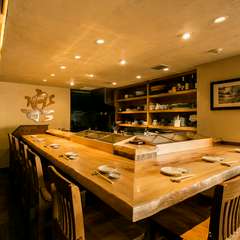 ゆっくりと寛いで、料理とお酒を楽しめる素敵な空間