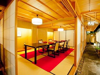 地下にある静かな個室のお座敷でゆったりとお食事をどうぞ