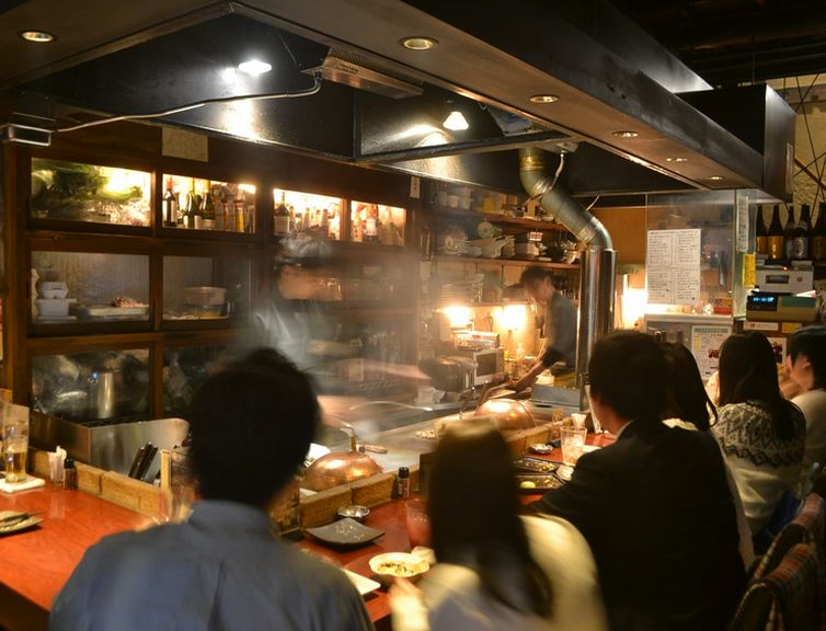 本格的な鉄板焼を臨場感とともに、リーズナブルな価格で堪能