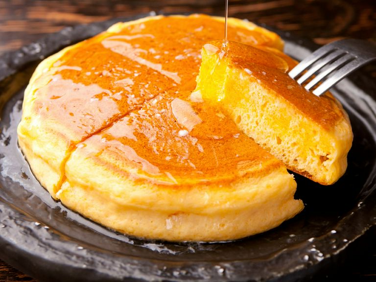 バターと蜂蜜たっぷり。ふわふわで分厚い『ホットケーキ』　