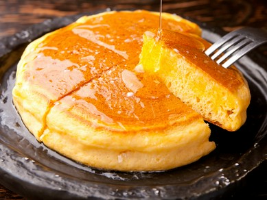 バターと蜂蜜たっぷり。ふわふわで分厚い『ホットケーキ』　（大／小）