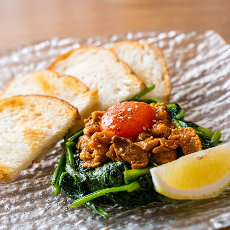 広島名物『ウニほうれん草』バケット添え