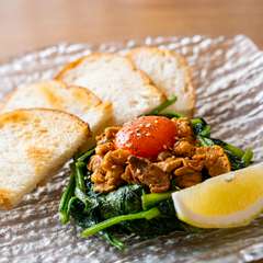 広島名物『ウニほうれん草』バケット添え