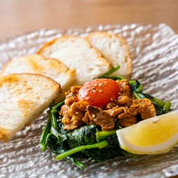 広島名物『ウニほうれん草』バケット添え