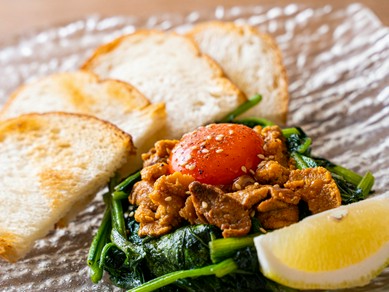 広島名物『ウニほうれん草』バケット添え