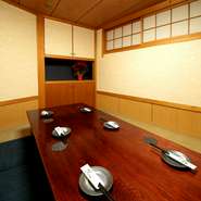 女子会には、2時間飲み放題付きで、ボリュームたっぷりの料理が楽しめる『レディースコース』がおすすめ。趣きある和の完全個室で、おしゃべりも思いっきり楽しめます。
