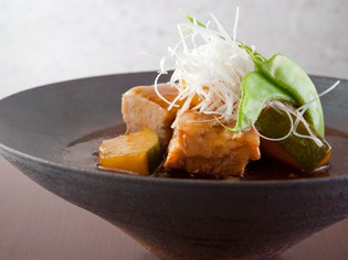ひと手間かけた『三重県産松阪ポークバラ肉の焼酎煮込み』