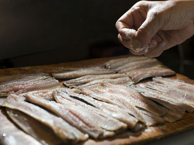 鮮度のよさと、脂のりのよい適度な大きさが自慢の鰯