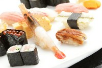 五感に響く美しい盛り合わせ『寿司　桜』で、江戸前寿司の真髄を堪能（にぎり9貫・卵・巻物1本）