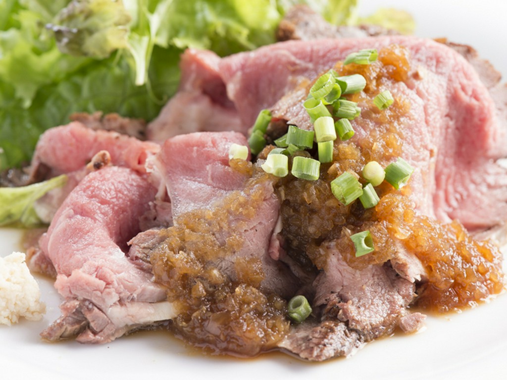 国産の漢方和牛や地元農家直送の野菜＆米など、厳選素材を使用