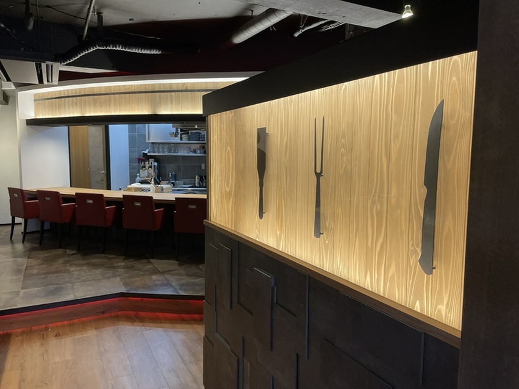 大人の空間を演出する、間接照明やインテリア