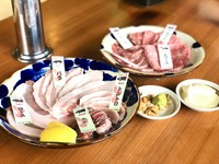 あぐー豚4種、県産和牛4種を盛り合わせました。迷ったらまずこちらをお試しください。
