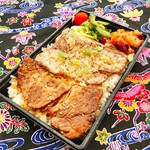 沖縄を代表するあぐー豚2部位を使っております。