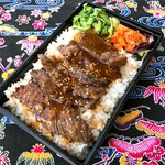 店舗でも常に人気1位、2位を争うハラミの弁当をご用意しました。