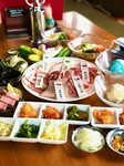 焼肉では定番のメニューを沖縄県の食材をふんだん使用してご用意しました。