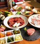 極上ロースを使用した焼きすき等、極上の部位を使用した焼肉が楽しめるコースです。