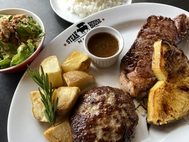 鉄板焼きで特別感を演出。お肉も、写真映えするカクテルもご用意