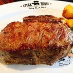 穀物のみで育った牛肉を厳選し、柔らかな肉質と味わいをお楽しみいただけます。
