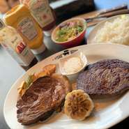 沖縄を代表するアグー豚のローストポークとステーキのお得なコンボです！
