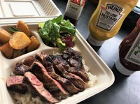 ライス、サラダ、ポテト付き