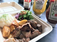 ライス、サラダ、ポテト付き