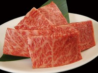 ロースの中で最上級の霜降りの肉
きめが細やかく脂もとろける最高級部位