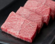 うでの部位では霜降りＮｏ１！
一頭から３キロ程度しかとれない
超希少部位