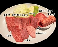 サラダ・デザート・ドリンク付き
ドリンク：ウーロン茶・緑茶・オレンジジュース・コーラ・
メロンソーダ・ジンジャーエール・コーヒー（ICE・HOT）