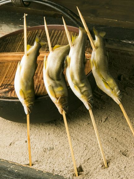 香ばしさとふくよかな旨味。川の女王「鮎」を紀州備長炭で楽しむ