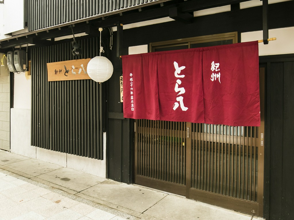 飲食店が建ち並ぶ味光路。熊野古道への観光の際にもおすすめです