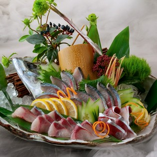 鮮度に自信あり!!九州産の新鮮な海鮮と野菜にこだわっています。