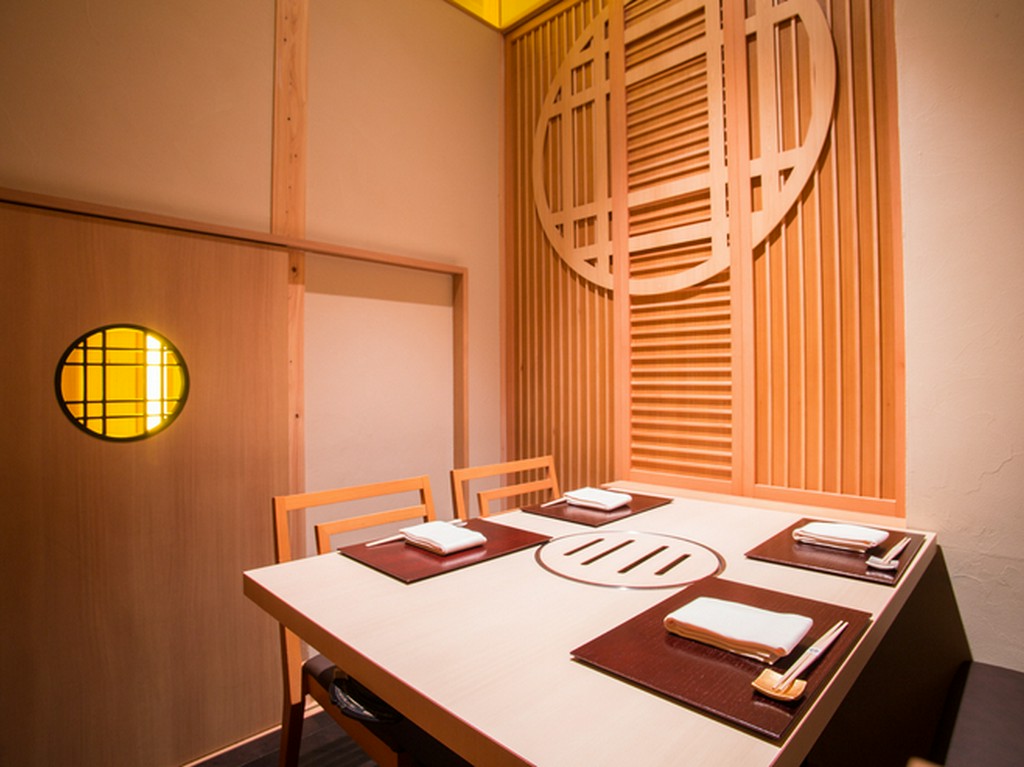 西麻布けんしろうの4名様のお席です。