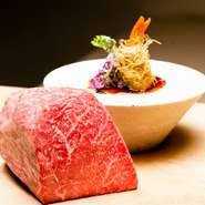 特にコースに関しては最初から最後まで起承転結があり、肉の部位によってそれぞれ全く異なる味わいを堪能できます。いろいろな視野から「視覚」でも「嗅覚」でも「味覚」でも様々な魅力を感じられます。