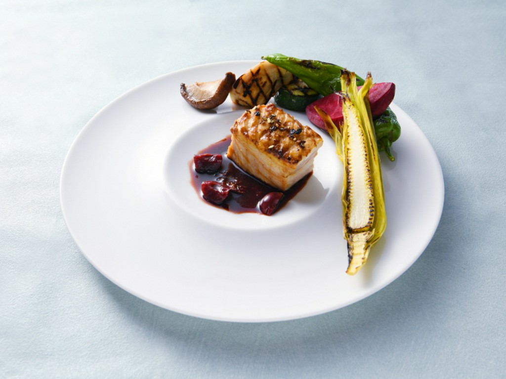 ‟ 和 ”のエッセンスを取り入れた「イノベーティブフレンチ」（詳細はHPをご覧ください）