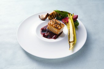 ‟ 和 ”のエッセンスを取り入れた「イノベーティブフレンチ」（詳細はHPをご覧ください）