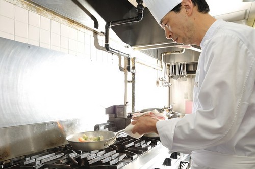 丁寧な仕事で、1つ1つの食材を一番よい状態に調理して提供