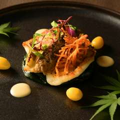 Wメイン後は、平日はワゴンで登場するスイーツをご用意！土日祝は目にも美しいデザートプレートをご用意♪