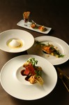 メイン2皿のプリフィクスなど旬が織りなす6品。食後は季節感あふれるスイーツを！