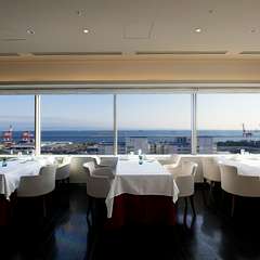 クリスマスだから、たまには贅沢ランチを！乾杯用グラスシャンパン付きなので記念日ランチにもぴったり！