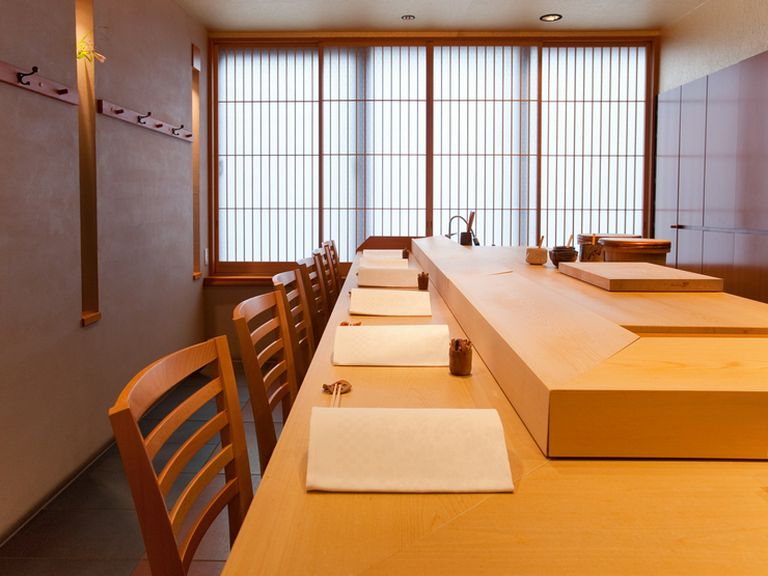 銀座の小粋な隠れ家で、大人のデートを楽しむ至福のひととき