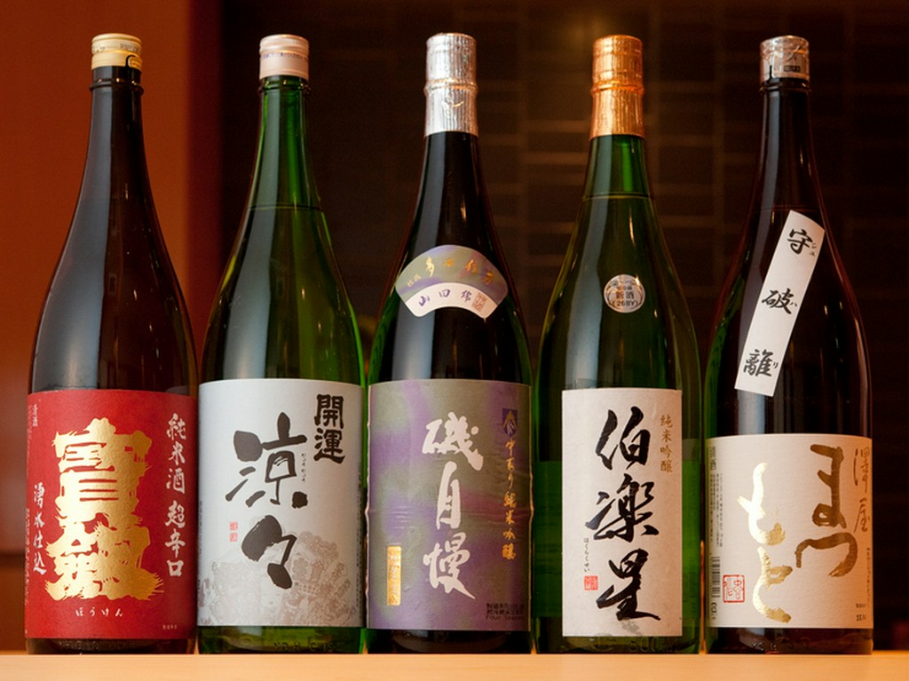 寿司を引き立ててくれる日本酒は、通好みのラインナップ