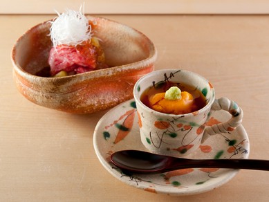 陶芸家がつくった目にも楽しいオリジナル食器が料理に彩りを