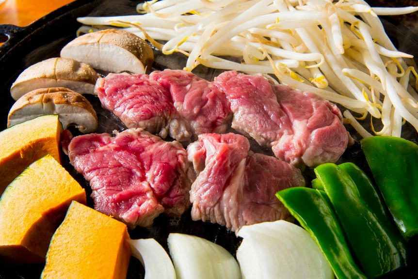 柔らかな子羊の生ブロック中央部分を使う『生ラムジンギスカン』